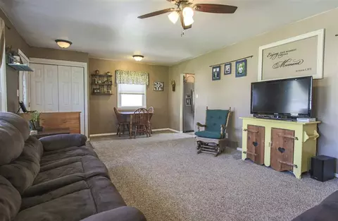 131 Vincent Rd, Waterloo, IA 50701 photo 6