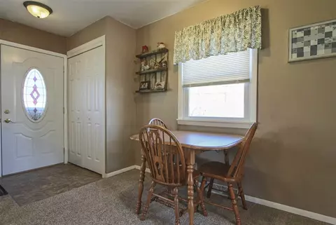 131 Vincent Rd, Waterloo, IA 50701 photo 5