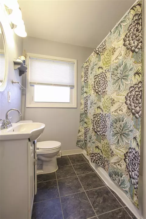 131 Vincent Rd, Waterloo, IA 50701 photo 16