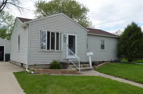 1134 Sheerer Ave, Waterloo, IA 50701 photo 2