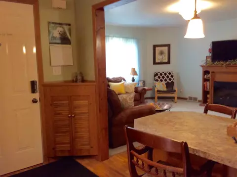 601 E Main St, Decorah, IA 52101 photo 5