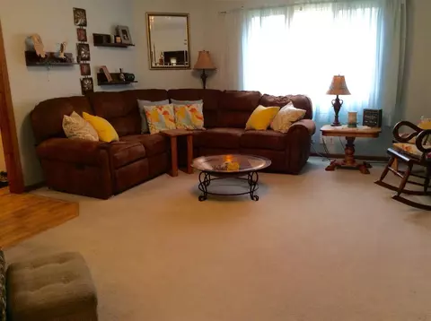 601 E Main St, Decorah, IA 52101 photo 2