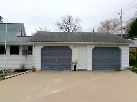 601 E Main St, Decorah, IA 52101 photo 14