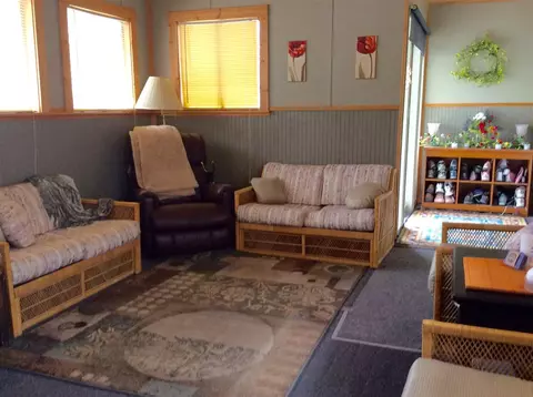 601 E Main St, Decorah, IA 52101 photo 11