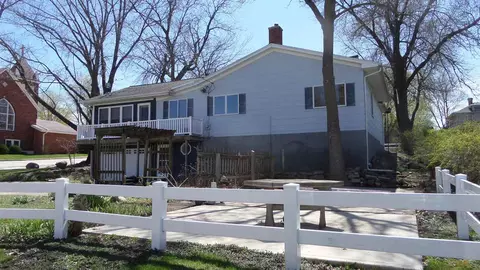 117 Johnston St, Gladbrook, IA 50635 photo 2