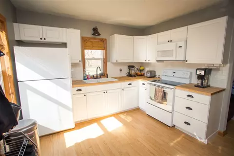 2575 W 3rd St, Waterloo, IA 50701 photo 3