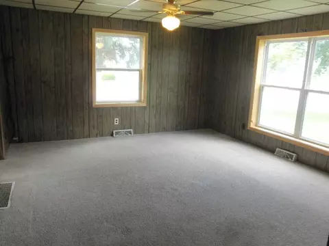 302 Maple St, Osage, IA 50461 photo 4