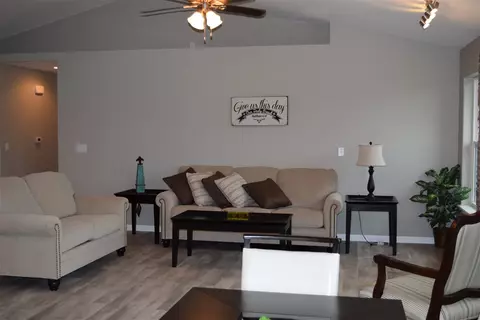 1016 Algonquin Dr, Cedar Falls, IA 50613 photo 4