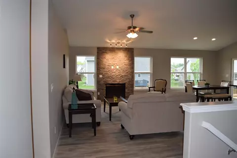 1016 Algonquin Dr, Cedar Falls, IA 50613 photo 2