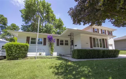 510 Devonshire Dr, Waterloo, IA 50701 photo 1