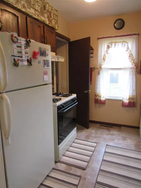 1437 Bertch Ave, Waterloo, IA 50702 photo 6