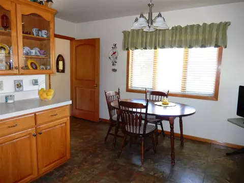 706 A Ave, Sumner, IA 50674 photo 5