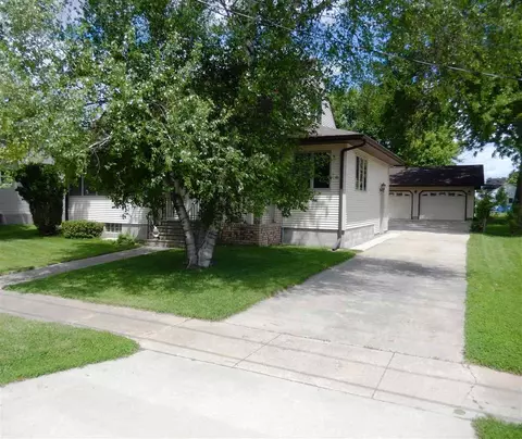 706 A Ave, Sumner, IA 50674 photo 1