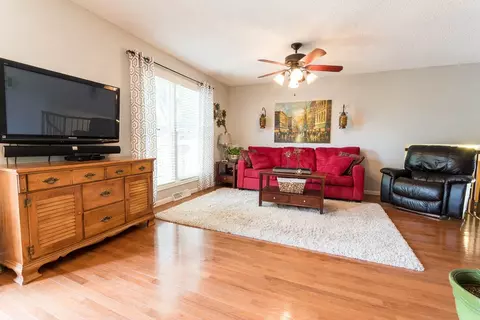 2706 Ryan Dr, Cedar Falls, IA 50613 photo 2