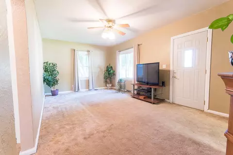 875 Maxwell St, Waterloo, IA 50701 photo 6