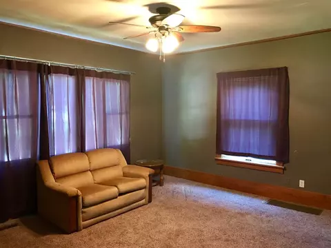 702 6th St, Gladbrook, IA 50635 photo 4
