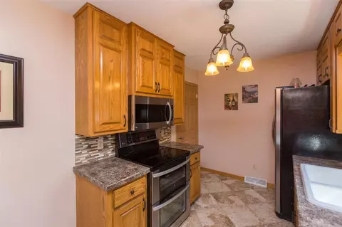 2624 Highview Ave, Waterloo, IA 50702 photo 8