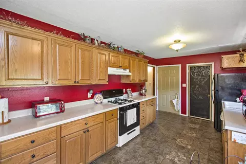 740 E Main St, Denver, IA 50622 photo 7