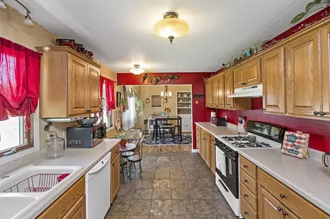 740 E Main St, Denver, IA 50622 photo 4