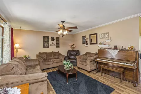 740 E Main St, Denver, IA 50622 photo 3