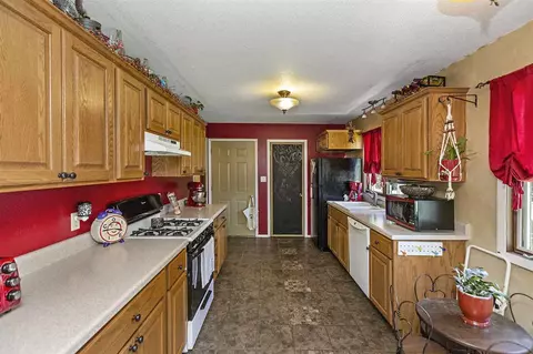 740 E Main St, Denver, IA 50622 photo 5