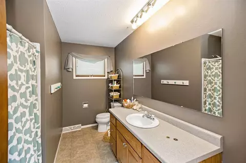 740 E Main St, Denver, IA 50622 photo 14