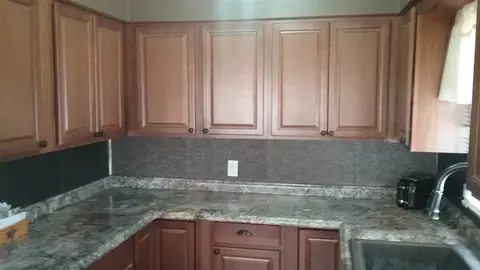 1615 E Ridgeway, Waterloo, IA 50702 photo 2