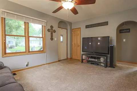 729 Wallgate Ave, Waterloo, IA 50701 photo 3
