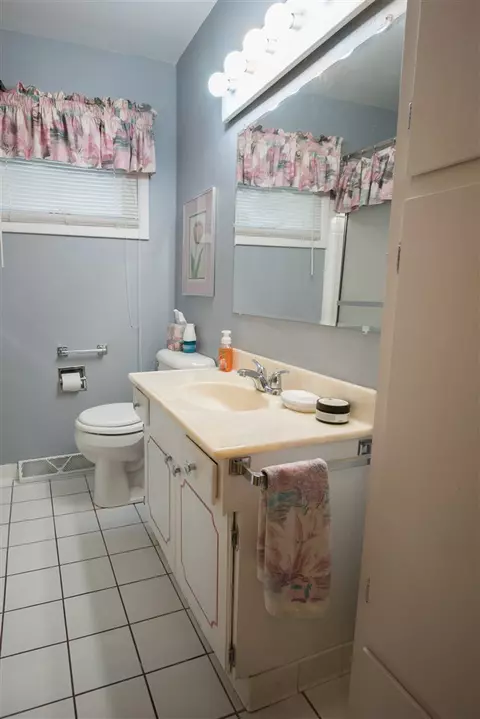 1158 E Ridgeway Ave, Waterloo, IA 50702 photo 9