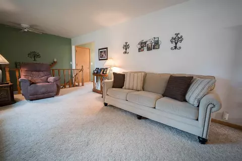 1158 E Ridgeway Ave, Waterloo, IA 50702 photo 2