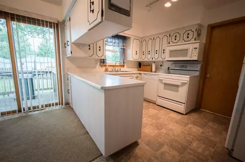 1158 E Ridgeway Ave, Waterloo, IA 50702 photo 5