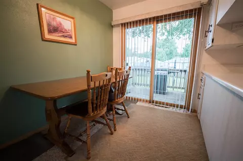 1158 E Ridgeway Ave, Waterloo, IA 50702 photo 4