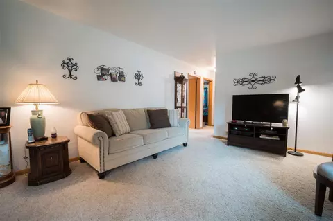 1158 E Ridgeway Ave, Waterloo, IA 50702 photo 3
