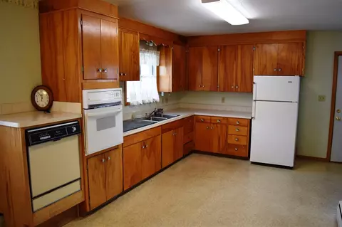 307 E Broadway St, Decorah, IA 52101 photo 3