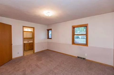 1628 E Mitchell Ave, Waterloo, IA 50702 photo 8
