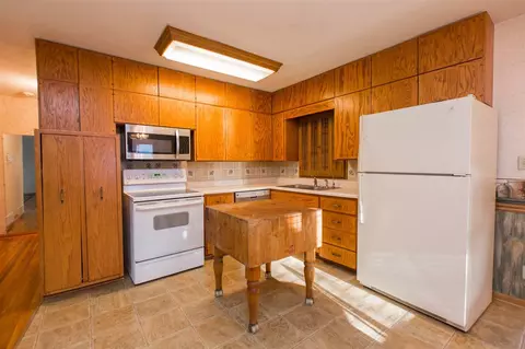 1628 E Mitchell Ave, Waterloo, IA 50702 photo 2