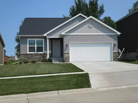 4145 Mockingbird Ln, Waterloo, IA 50702 photo 1