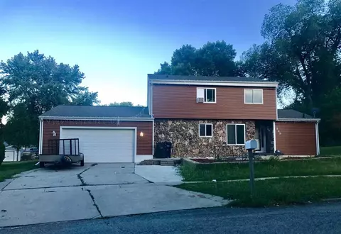 229 Meadowbrook Ln, Waterloo, IA 50701 photo 1
