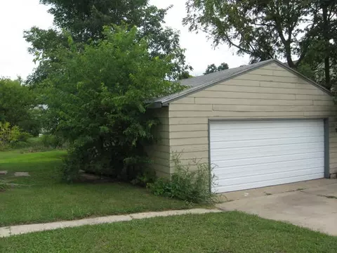 205 E Dunkerton St, Dunkerton, IA 50626 photo 3