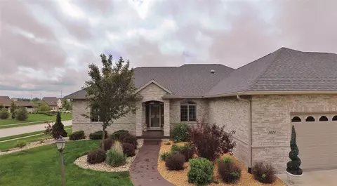 3024 Pendleton Dr, Cedar Falls, IA 50613 photo 2