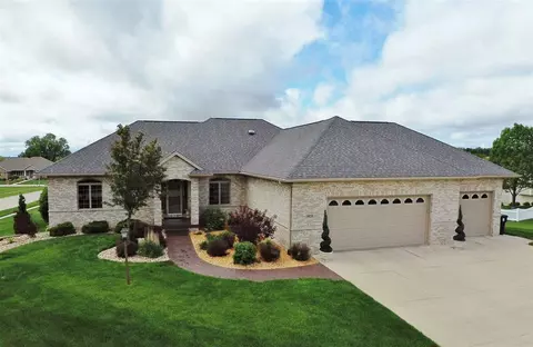 3024 Pendleton Dr, Cedar Falls, IA 50613 photo 1