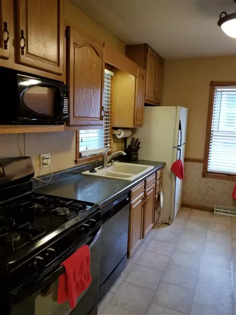 933 Cornwall Ave, Waterloo, IA 50702 photo 2
