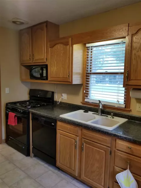 933 Cornwall Ave, Waterloo, IA 50702 photo 3