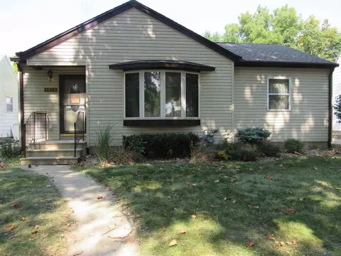 1825 Forest Ave, Waterloo, IA 50702 photo 2