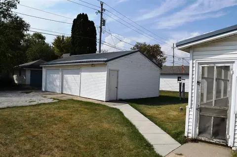 207 E Main St, Decorah, IA 52101 photo 3