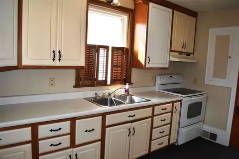 207 E Main St, Decorah, IA 52101 photo 4
