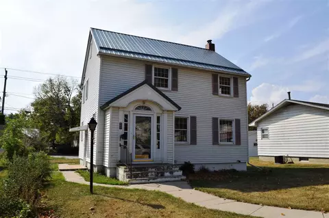 207 E Main St, Decorah, IA 52101 photo 2