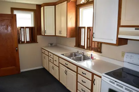 207 E Main St, Decorah, IA 52101 photo 5