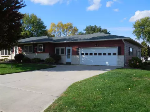 102 E Ridge St, Readlyn, IA 50668 photo 2