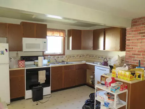 309 E Broadway St, Decorah, IA 52101 photo 4